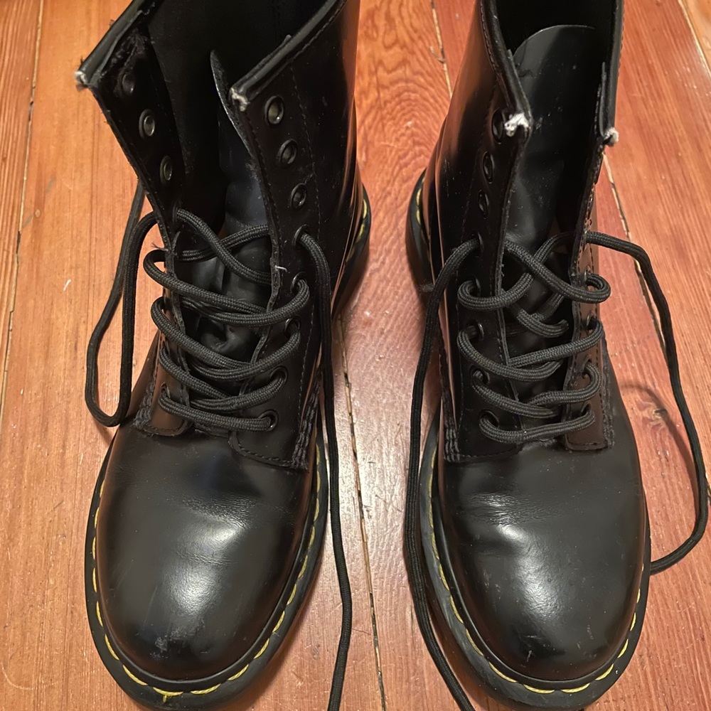 Dr Martens size 7 womens